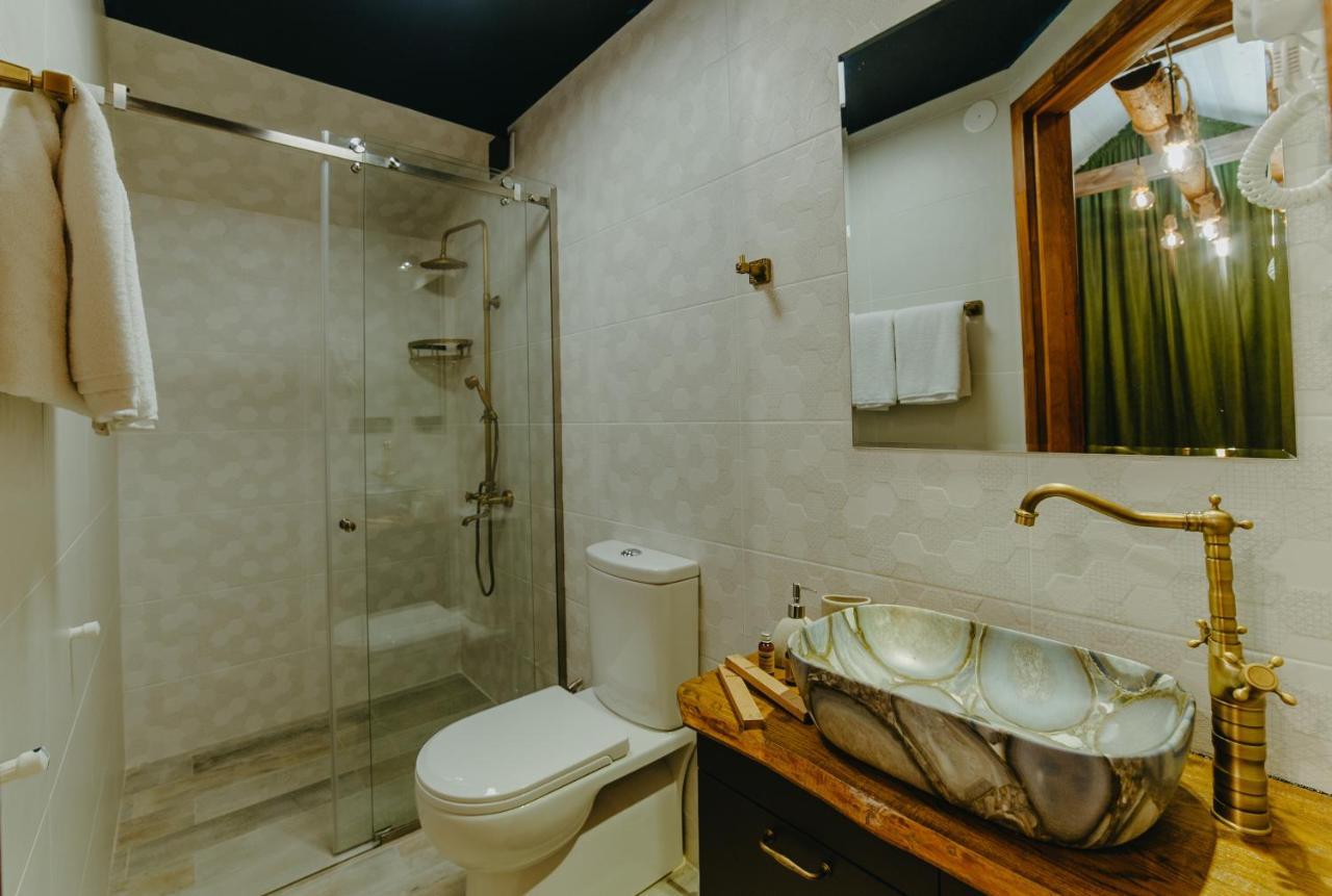 Wanderholic Hotel Telavi Buitenkant foto