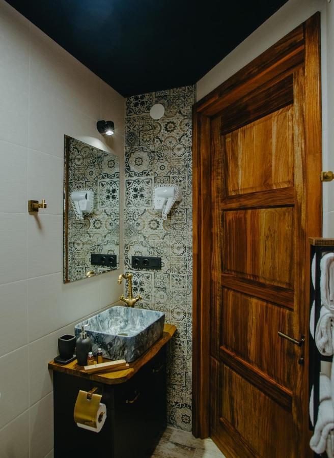 Wanderholic Hotel Telavi Buitenkant foto